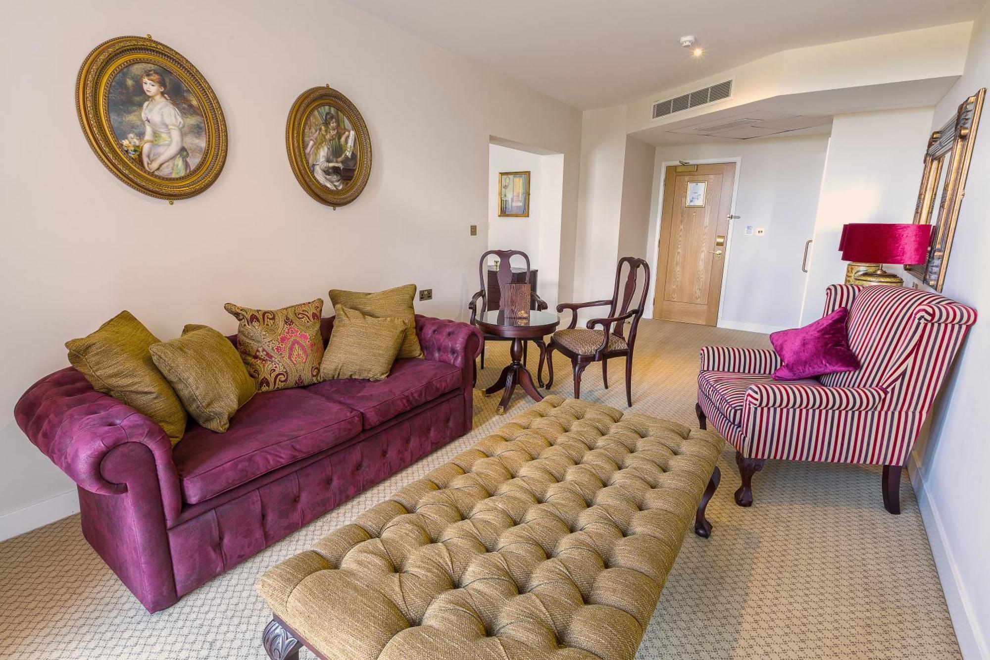 The Oxfordshire Golf & Spa Hotel Thame Room photo